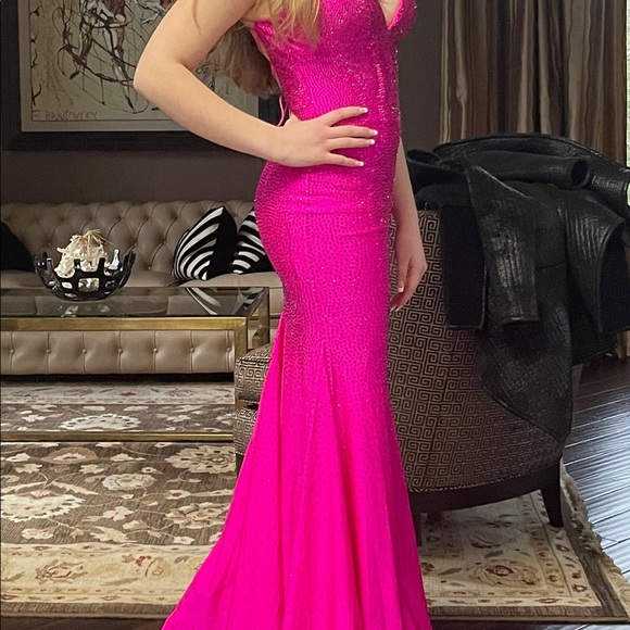 Gorgeous Fuchsia Prom dress, by Sherri Hill very sparkly - Picture 2 of 5